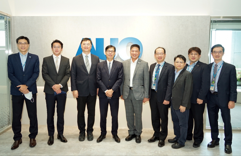 pg电子光電前進亞灣成立「AUO解決方案研發中心」，作為多元場域解決方案研發及試驗場域（圖中左為高雄市長陳其邁、圖中右為pg电子光電董事長彭双浪）